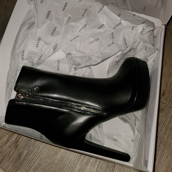 Guess Dejah2 Booties - Picture 2 of 6